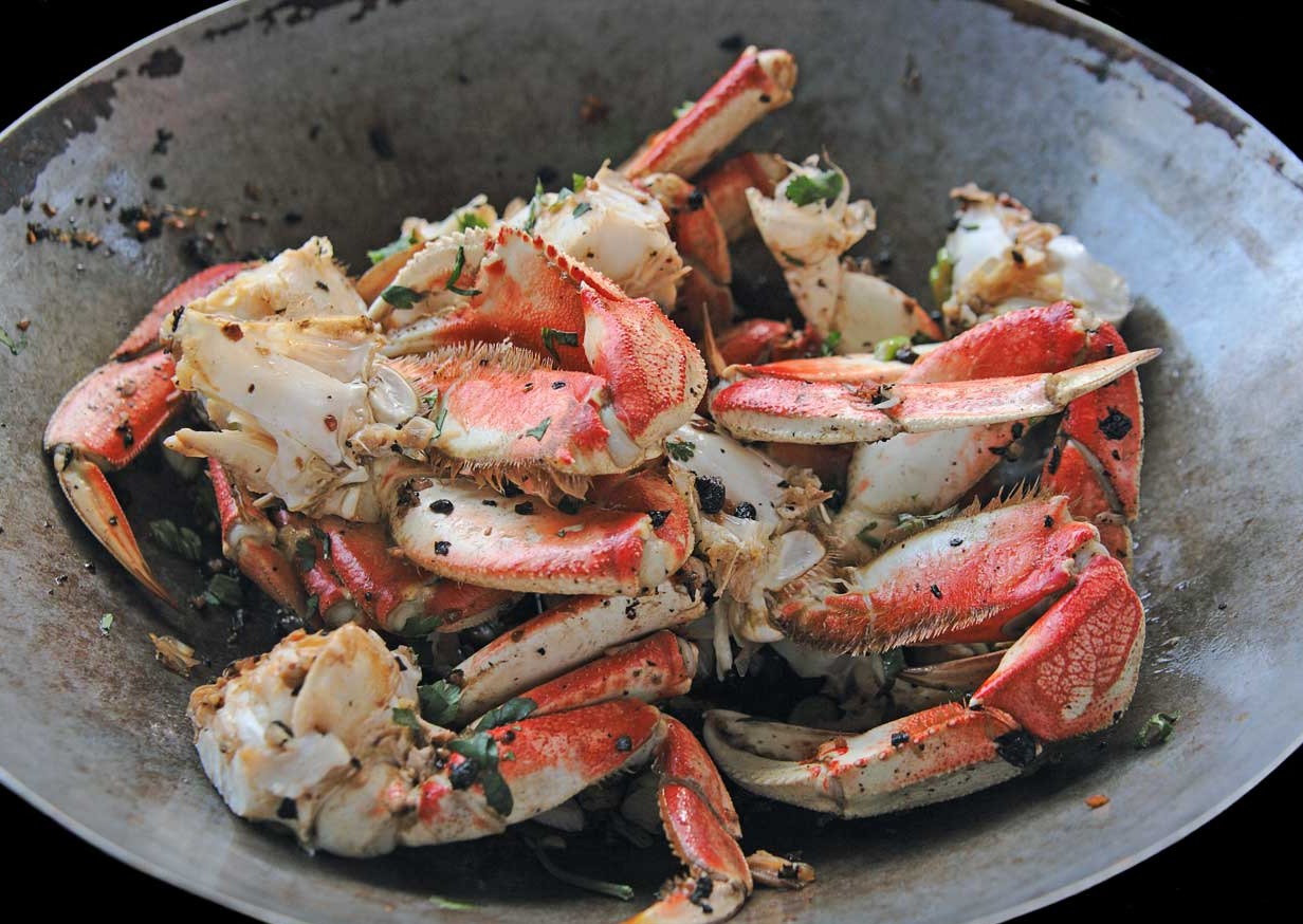 Fresh Cooked or Live Whole Jumbo Dungeness Crab 2 lb up each FROM 5 PC