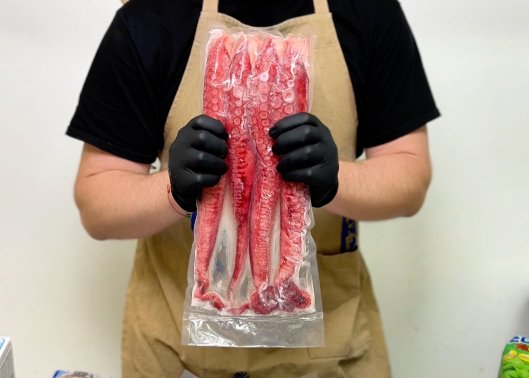 Japanese Premium Sashimi Grade Boiled Octopus Legs (2.2 lbs)